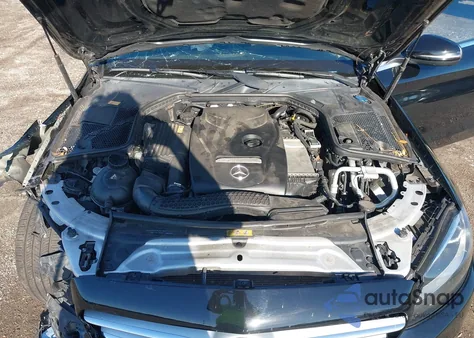 2016 Mercedes-Benz C 300 4Matic/Luxury 4Matic/Sport 4Matic z USA, uszkodzony, nr VIN 55SWF4KB3GU149429